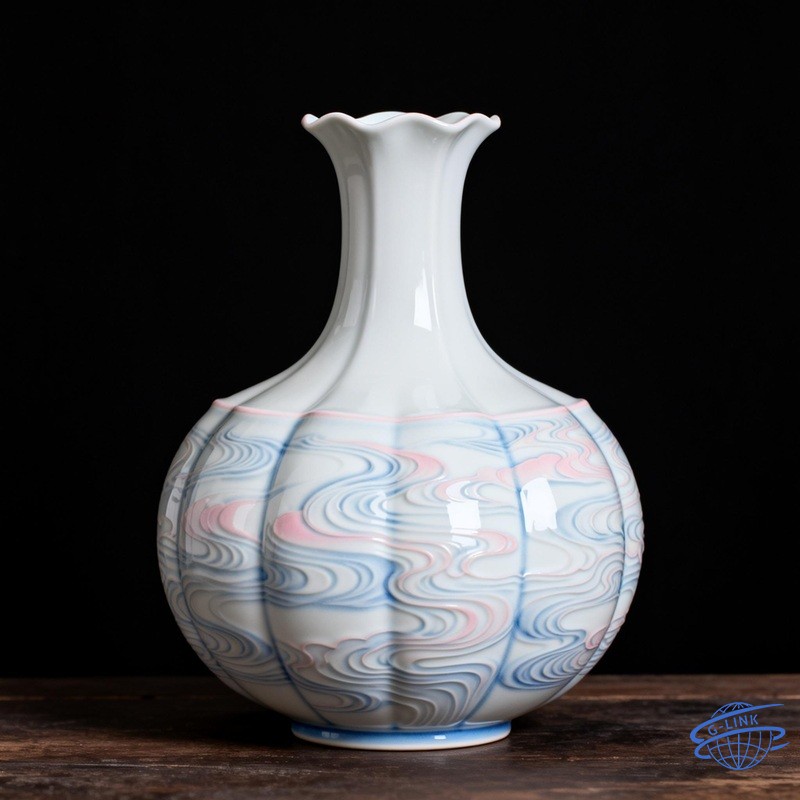 The Artisanal Ceramic Vase: How Traditional Chinese Craft Fits Modern Home & Office Decor
